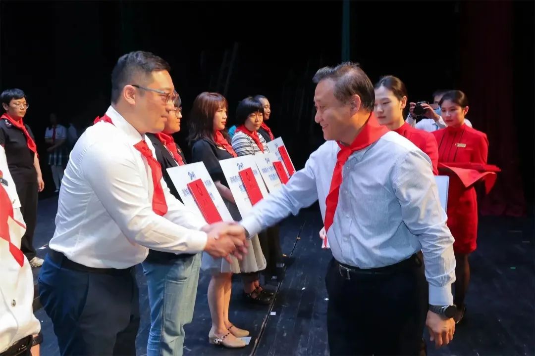 少年儿童心向党活动展览,老少童声颂党恩携手迈向新征程