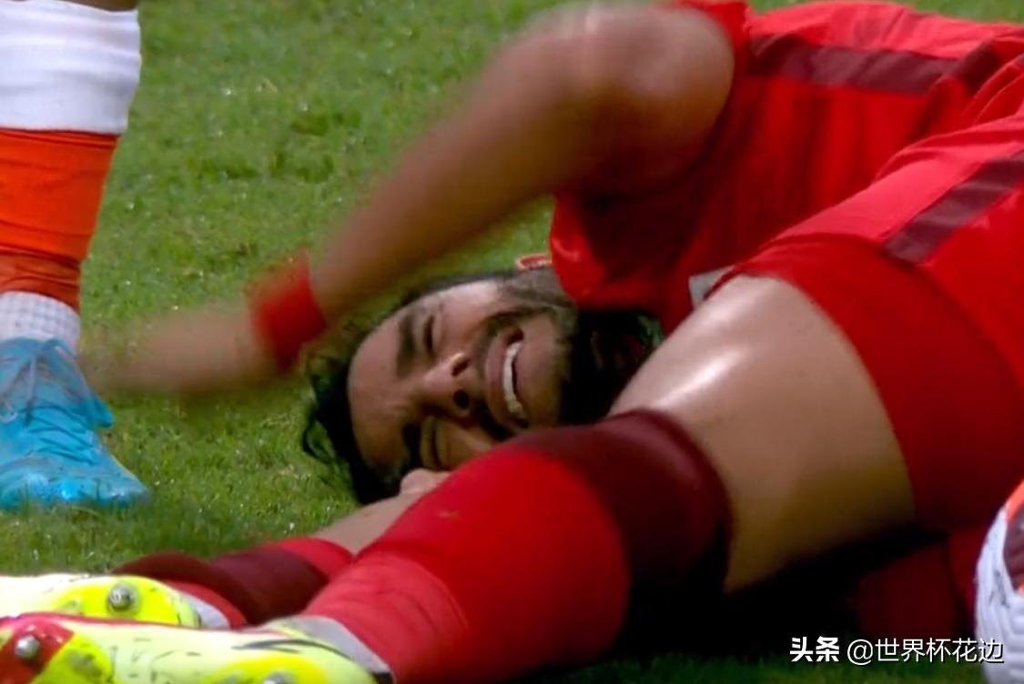 石柯停球,石柯离谱失误遭山东队友红牌特写