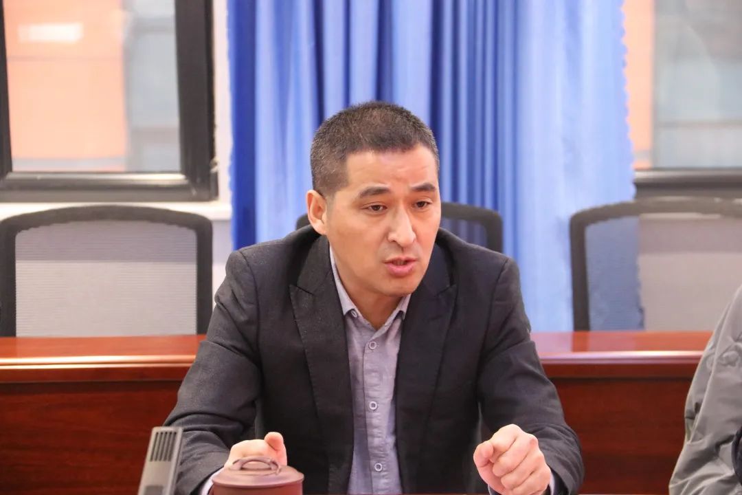 话心声共成长——记伊璞高中第一届青年教师沙龙会