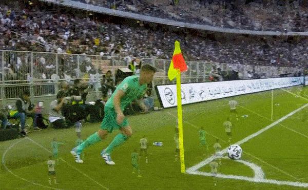 足球的最佳射门,足球射门击球位置