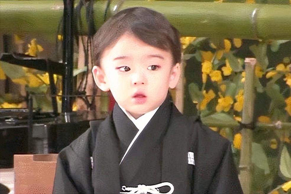 日本从小帅到大的男生藤间斋,藤间斋到底有多可爱