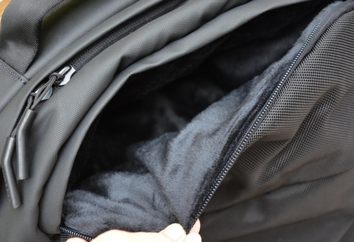 享受轻奢的都市出行，INCASECity商务通勤包让收纳变得更高效