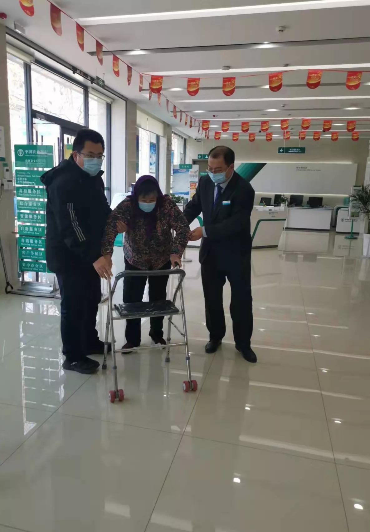 农行沂水支行暖心服务,商河农业银行营业部