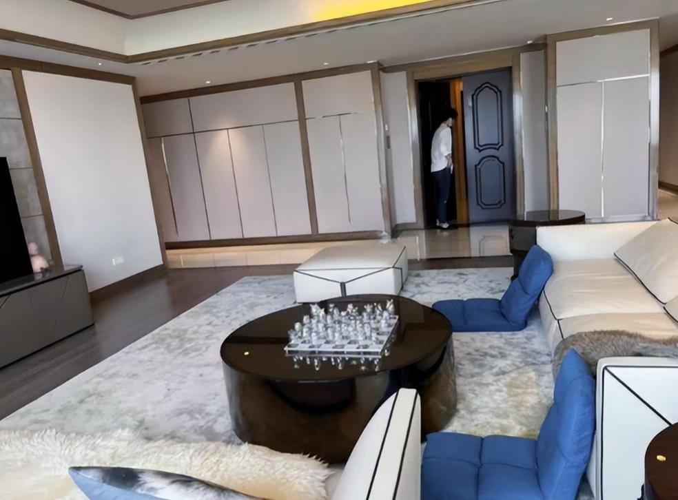 吴亦凡破产了？上海1.28亿豪宅疑似出售，房子406平可眺望陆家嘴