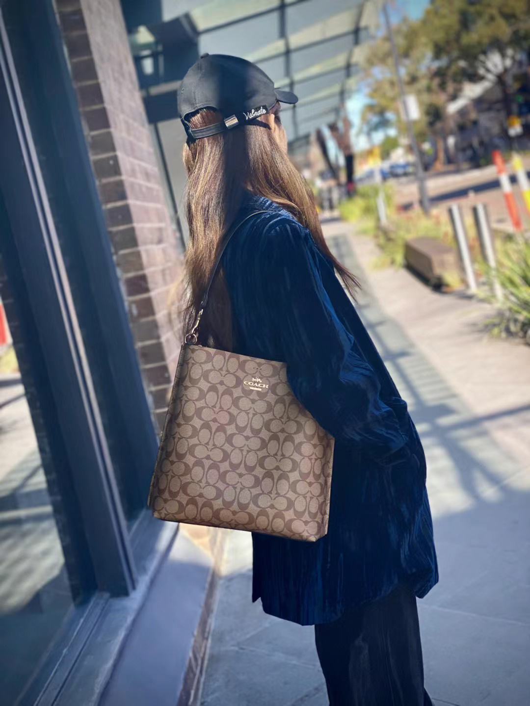 coach经典水桶包大号好还是小号好,coach经典水桶包