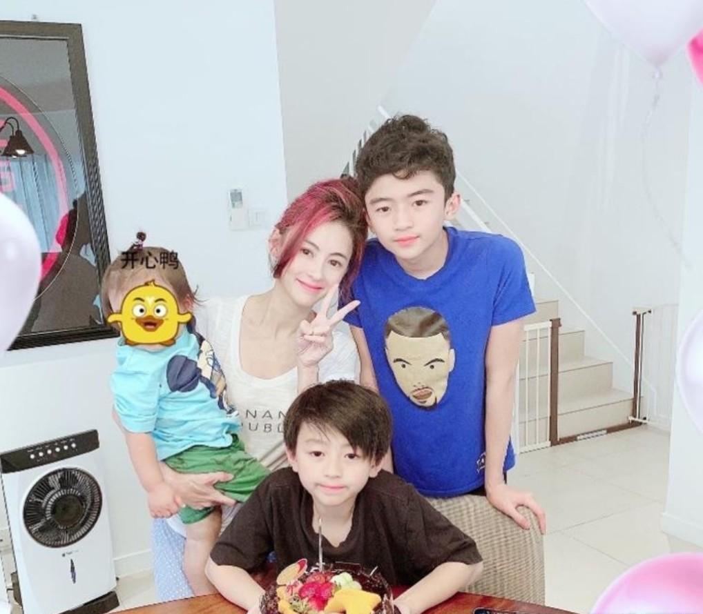 张柏芝儿子受伤视频,张柏芝二儿子受伤