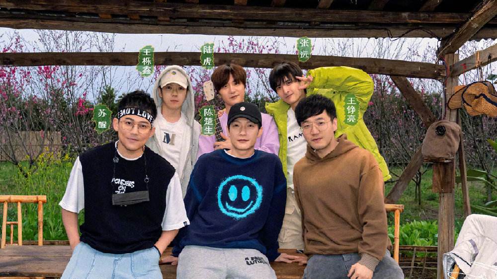 豆瓣评分9.6，全网热度20亿，再就业男团《快乐再出发》不够看