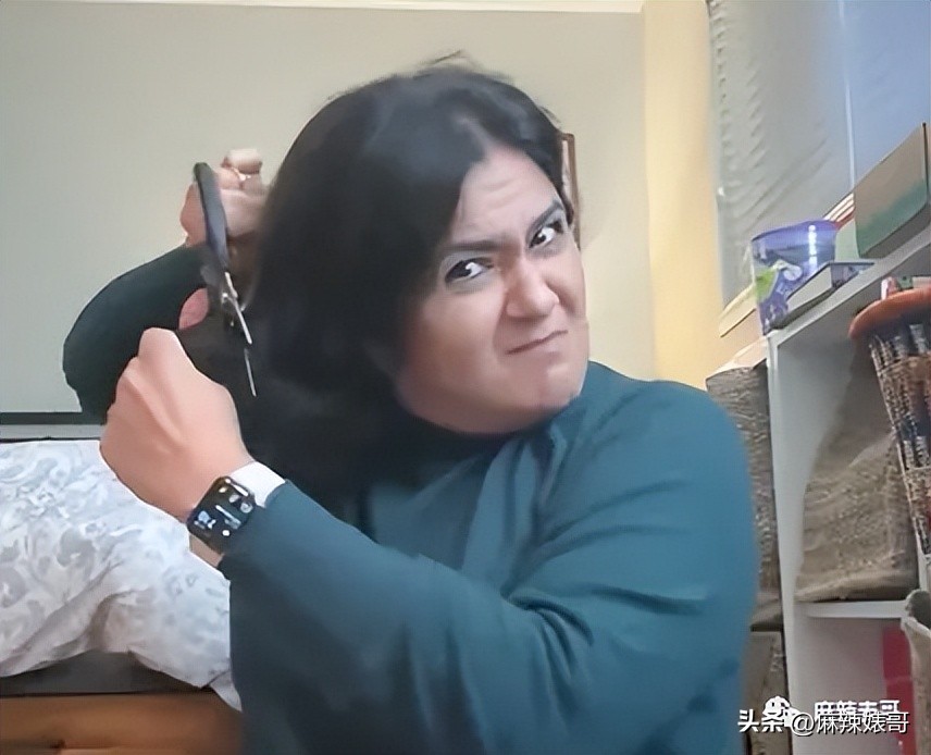 金晨模仿卡塔尔小王子自拍,金晨模仿卡塔尔王子自拍引热议