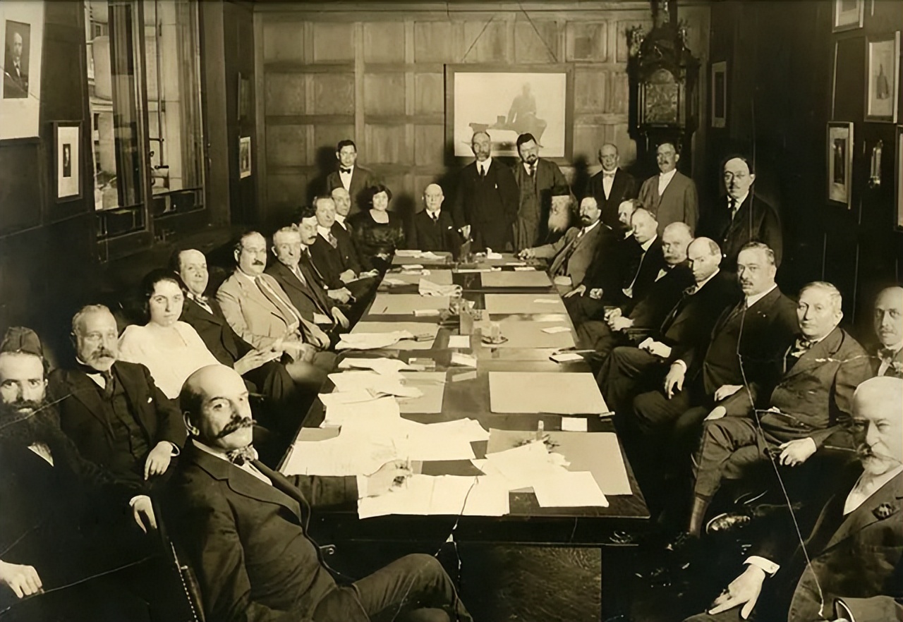 封禁70年，希特勒的《我的奋斗》是本什么样的书？