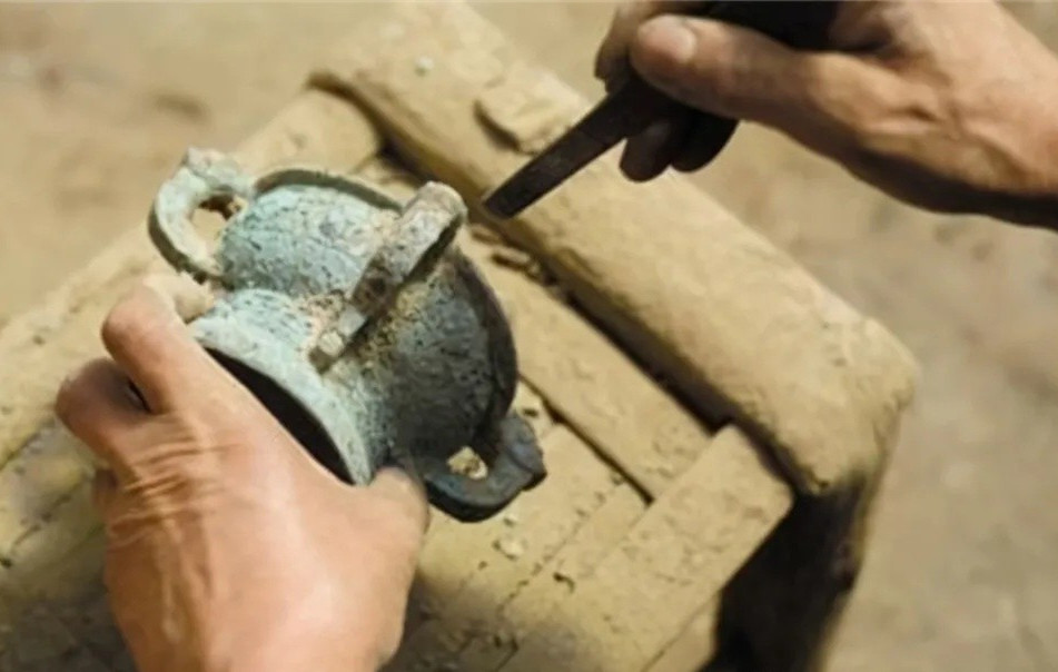 “造假教父”方兴庆：带领全村靠造假脱贫，警察找上门也没办法