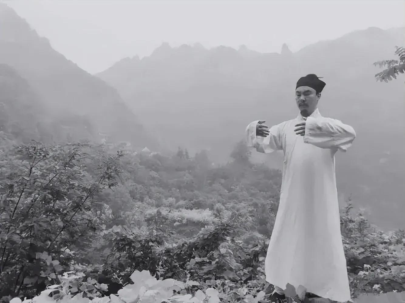 站桩开前胯还是开后胯,站桩如何开后胯