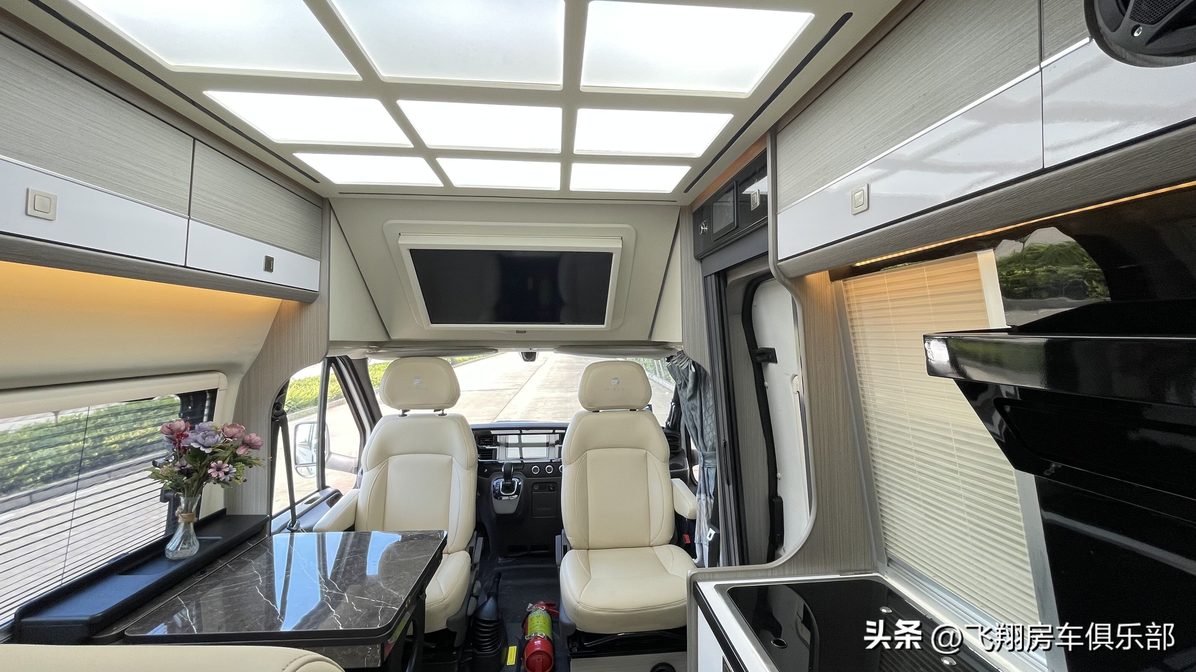 福特新世代六座短轴中顶优缺点,福特新世代短轴低顶用车感受