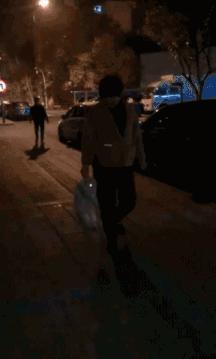 每日一笑：看多了足球比赛就没意思了，来一场不一样的比赛吧