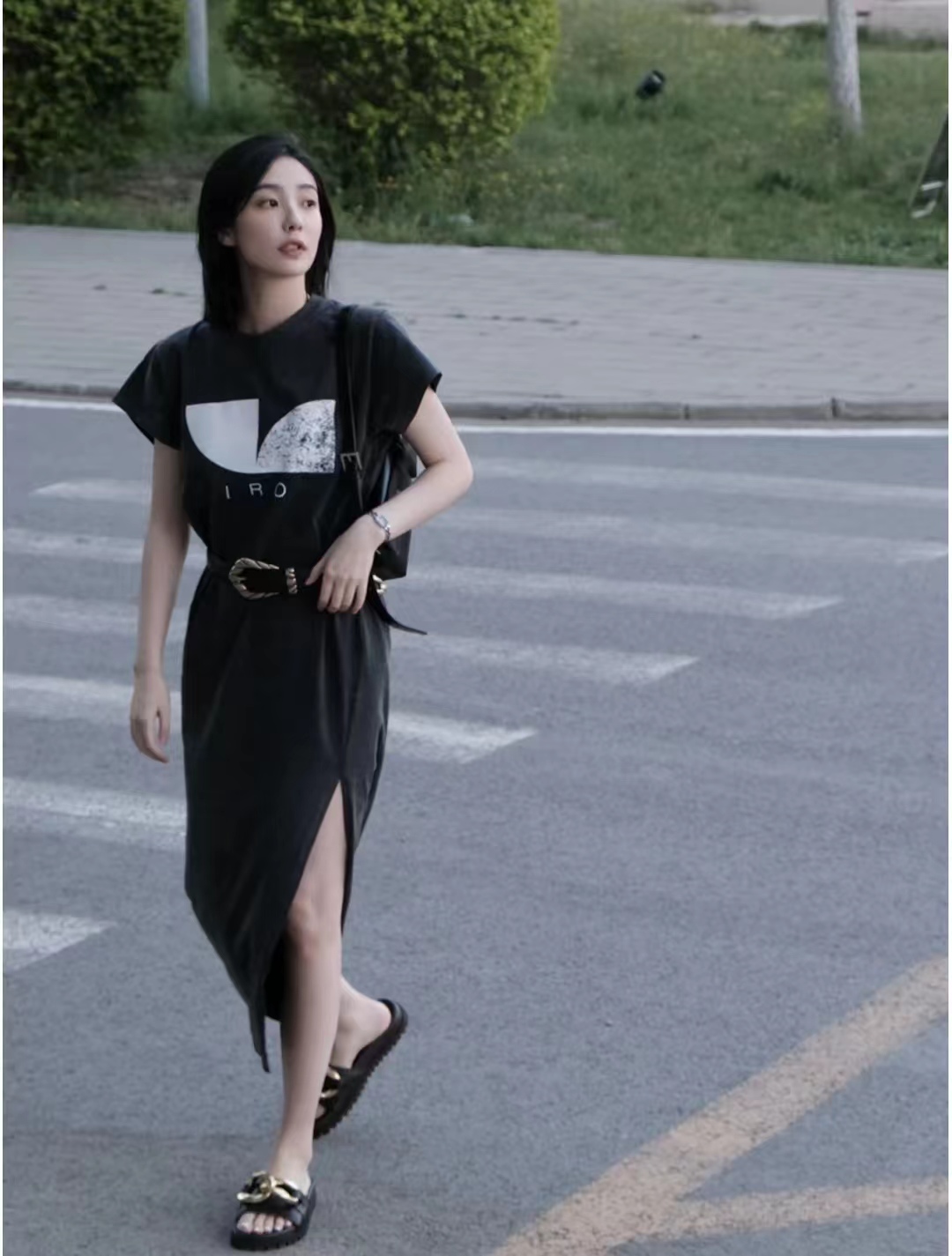 夏天穿什么衣服比较凉快,夏天穿什么衣服比较透气比较不会产生静电