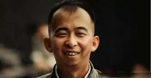 五位长得丑却娶了白天鹅的男星,5位长得丑却娶了白天鹅的男星