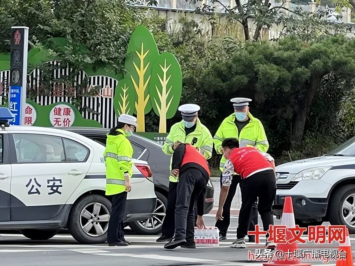 在十堰拍下的战“疫”照片，温暖人心