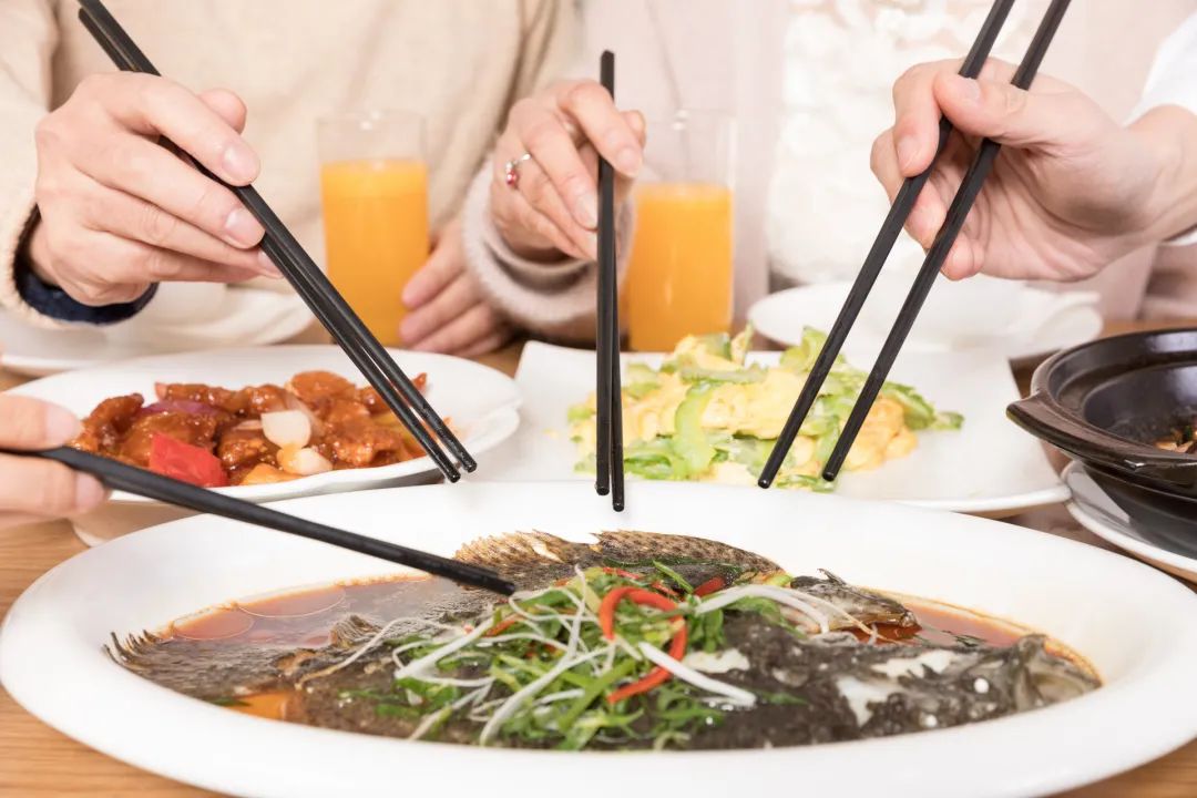 鱼刺卡喉两个月竟然没有发现,鱼刺卡喉半年险些酿成大祸