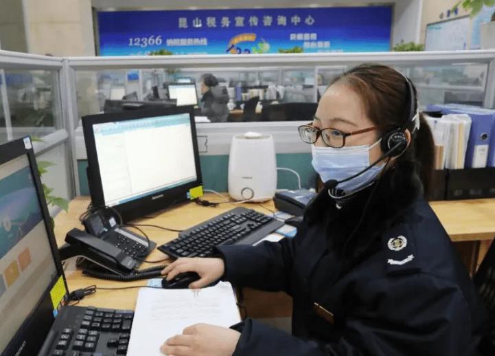 男公务员女富二代合适吗,女公务员与男公务员发展前景