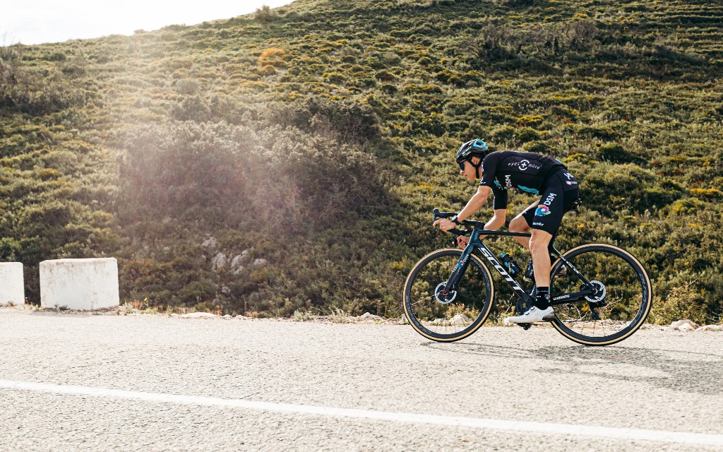 骑自行车应该有什么配件,自行车骑手都用的是什么自行车