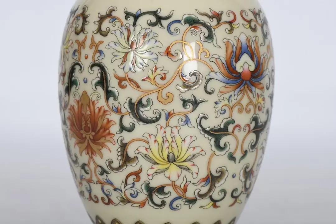 大明宣德青花描金缠枝莲纹玉壶春,清乾隆青釉描金缠枝莲壁瓶