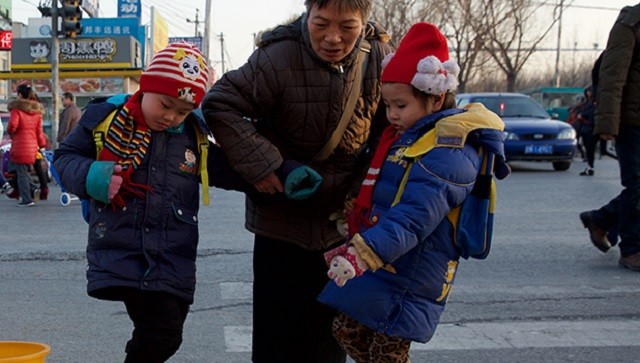 2010年，56岁失独母亲生下试管龙凤胎，后因过度劳累患上脑梗