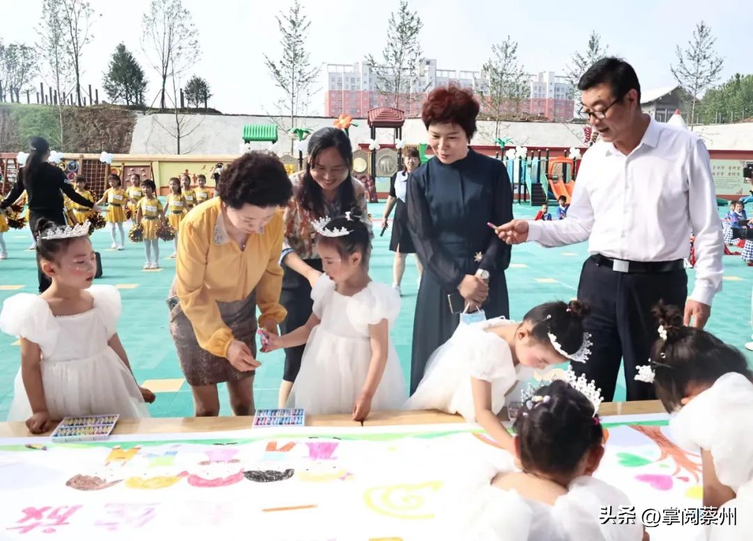 汝南县教育系统载歌载舞，庆祝孩子们的节日！