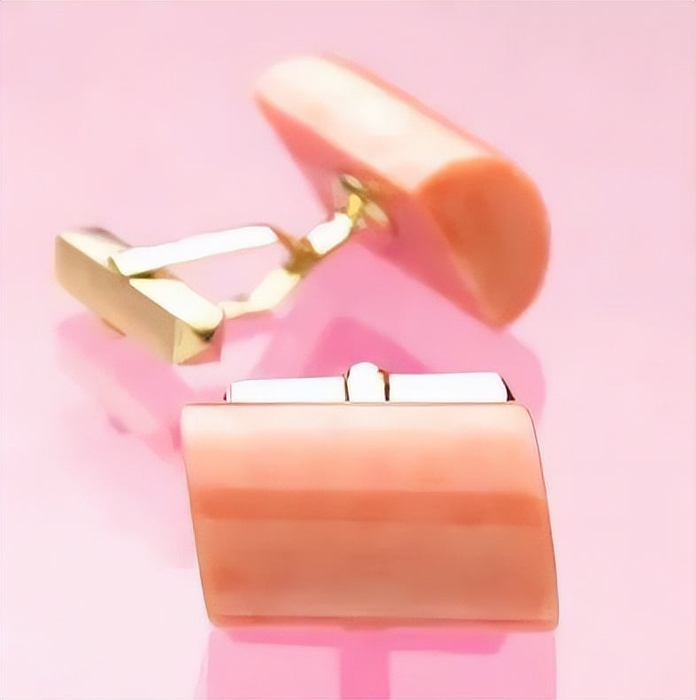 红珊瑚是深海中的千年灵物,深海精灵红珊瑚的万般风情