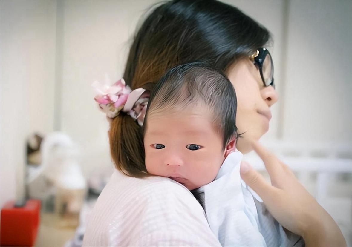 宝宝很困但不爱睡觉什么原因,宝宝很困不肯睡觉怎么办