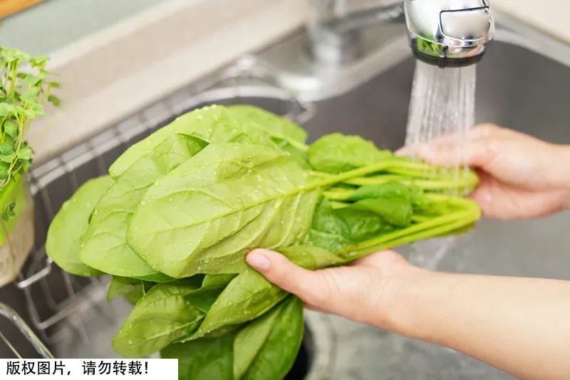 用酒精消毒能防止新冠,酒精消毒液喷食物上杀新冠