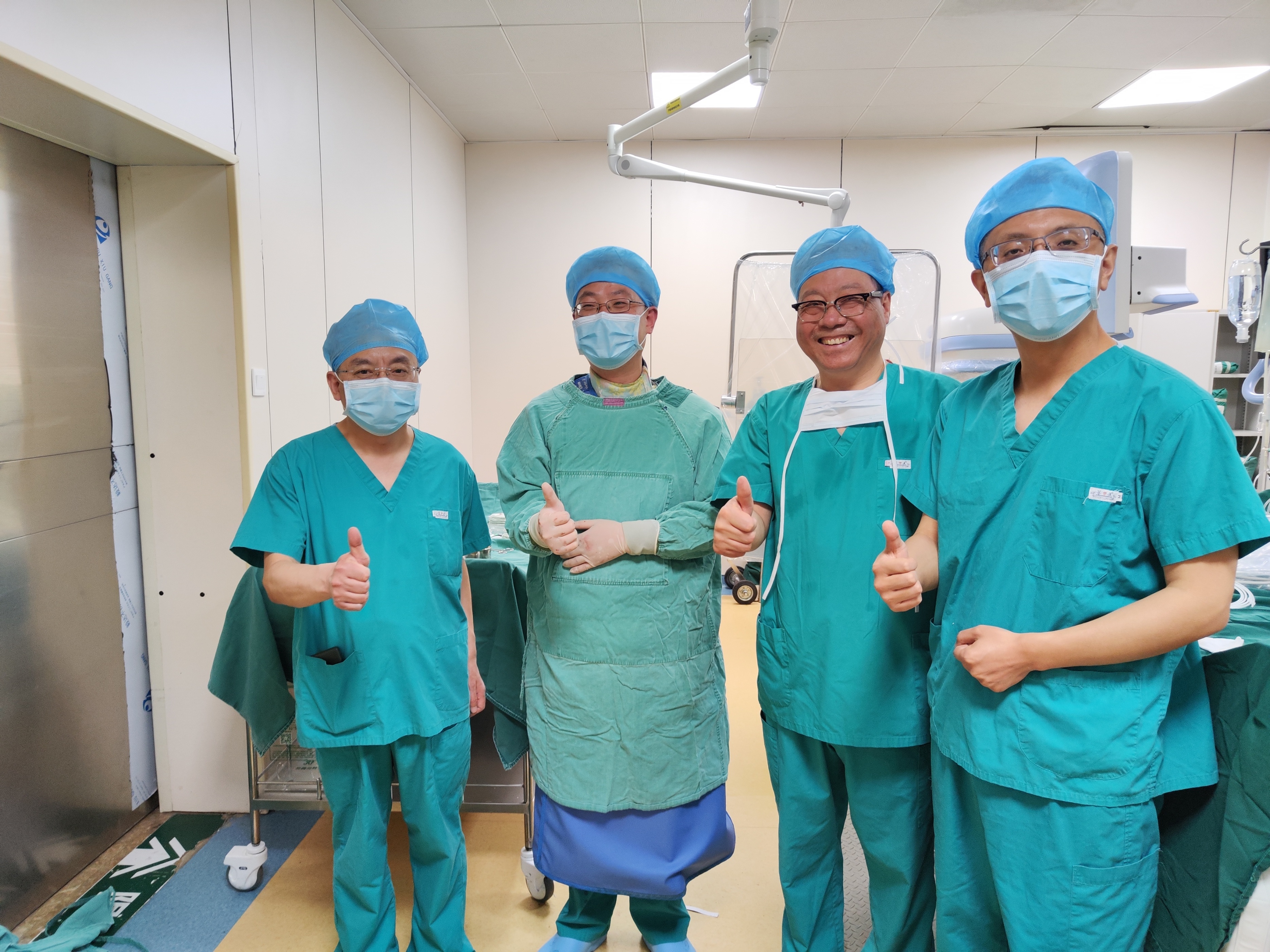 兰大二院西固医院顺利完成超声结合弯型可视可调弯Vizigo鞘管指导下房颤三维射频消融与左心耳封堵一站式手术