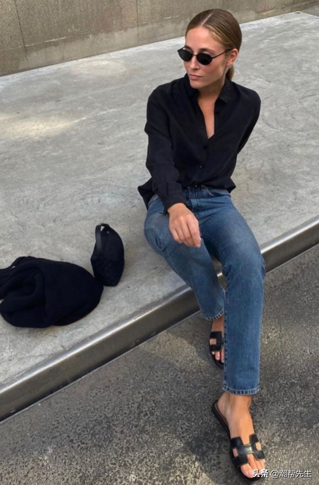 小黑裙已经过时了！今年夏天流行穿“黑衬衫”，时髦高级又显气质