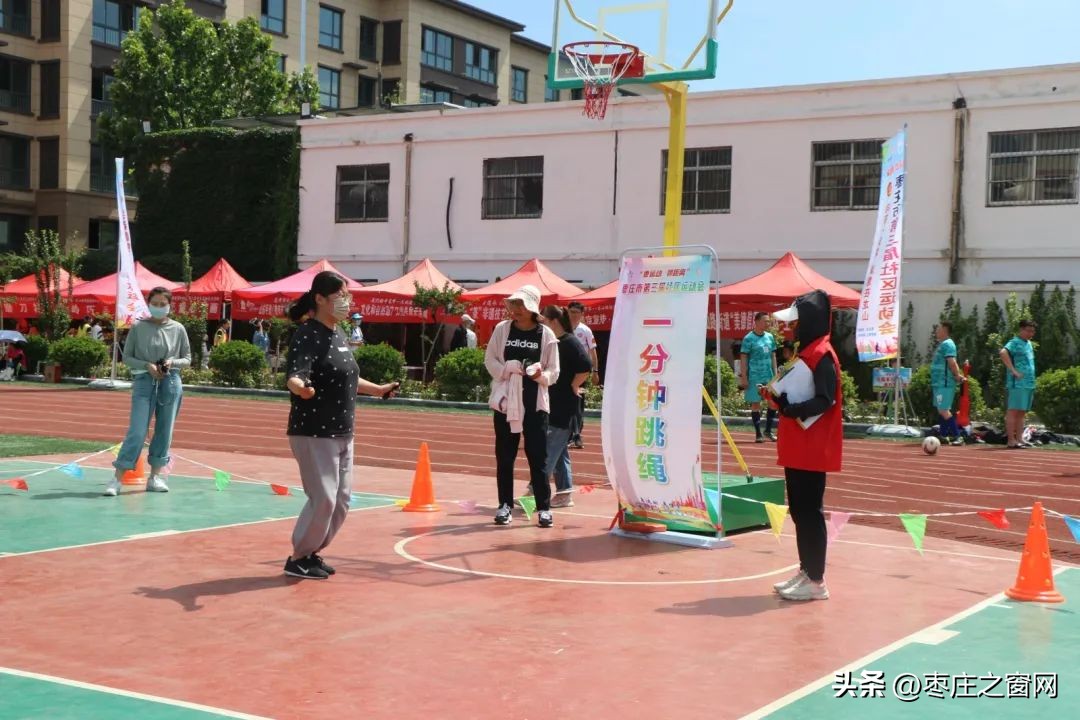 学校体育场地已全部向公众开放,学校公共体育场