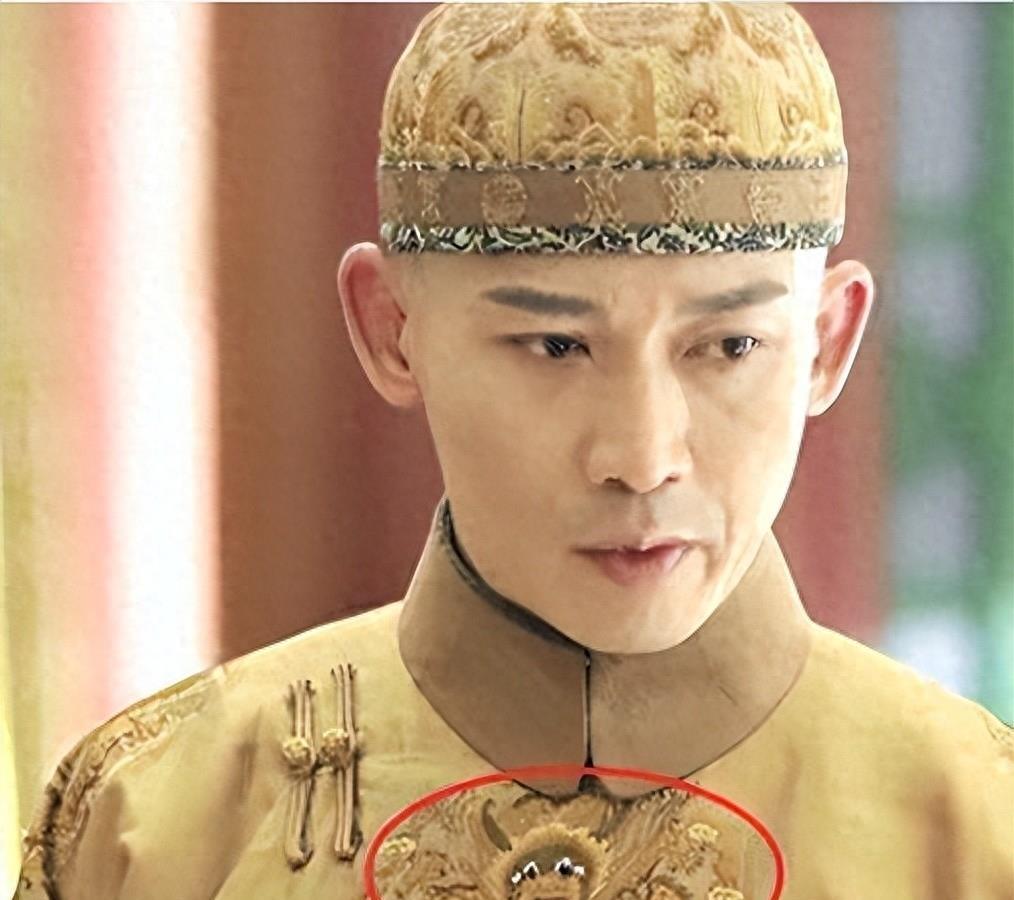 *绑捆**露大胸、台词胡来!这些“*辱侮**”观众的剧情,真把观众当呆子