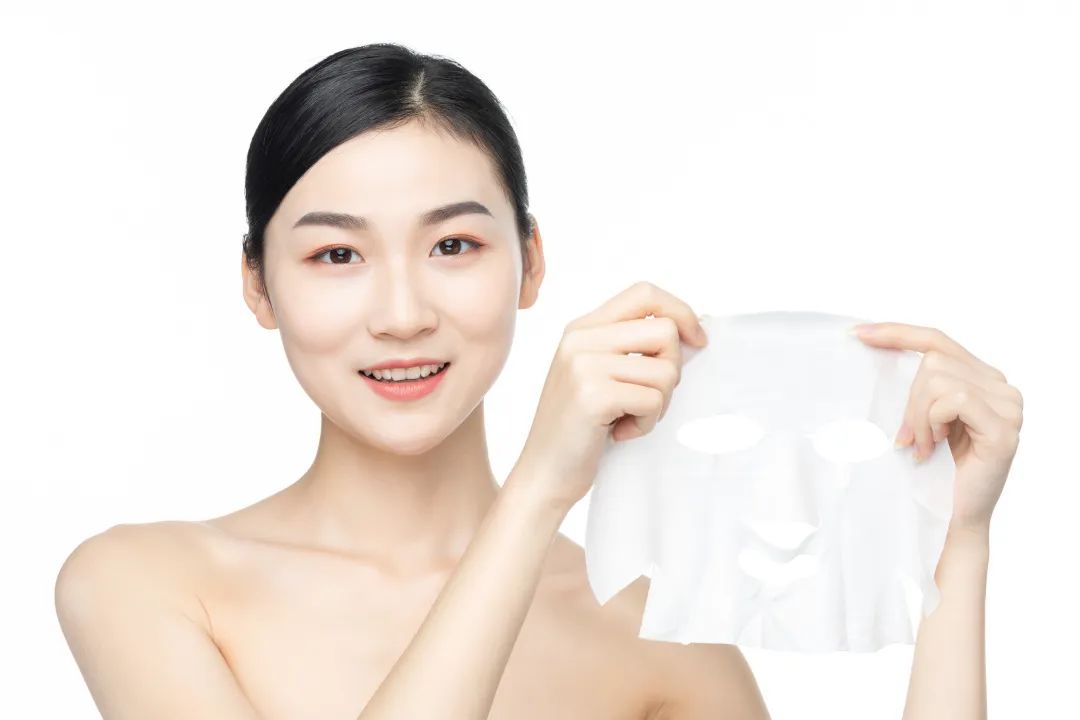 中年女士敷面膜有什么好处,揭秘冬季敷面膜的正确打开方式