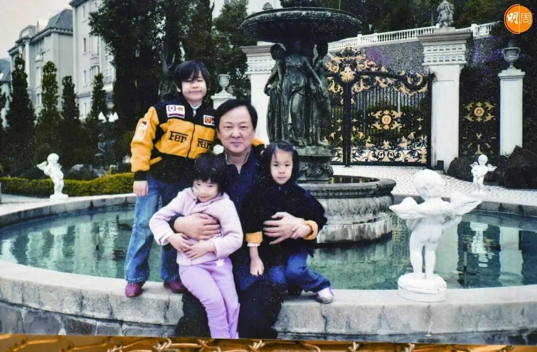 恋人妻、追青霞、混黑道、建豪宅，“武侠片之父”的江湖往事……