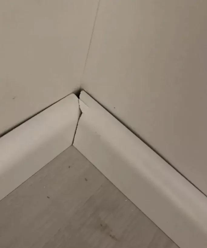 装修木地板怎么铺视频教程,装修铺强化木地板避坑攻略