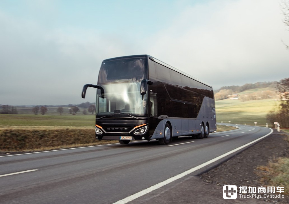 双层巴士房车改装图,可升顶的双层巴士房车