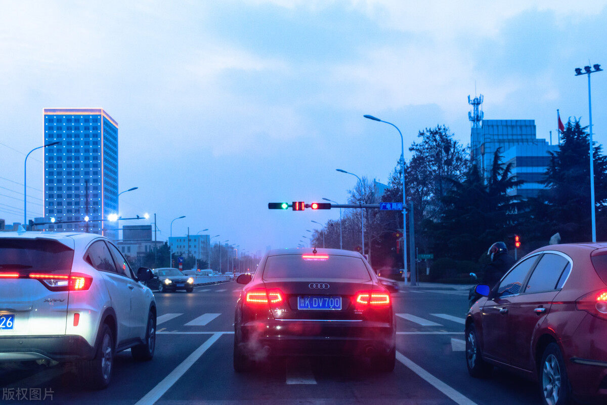 如何避免开车违章？记住这个方法，避免违章