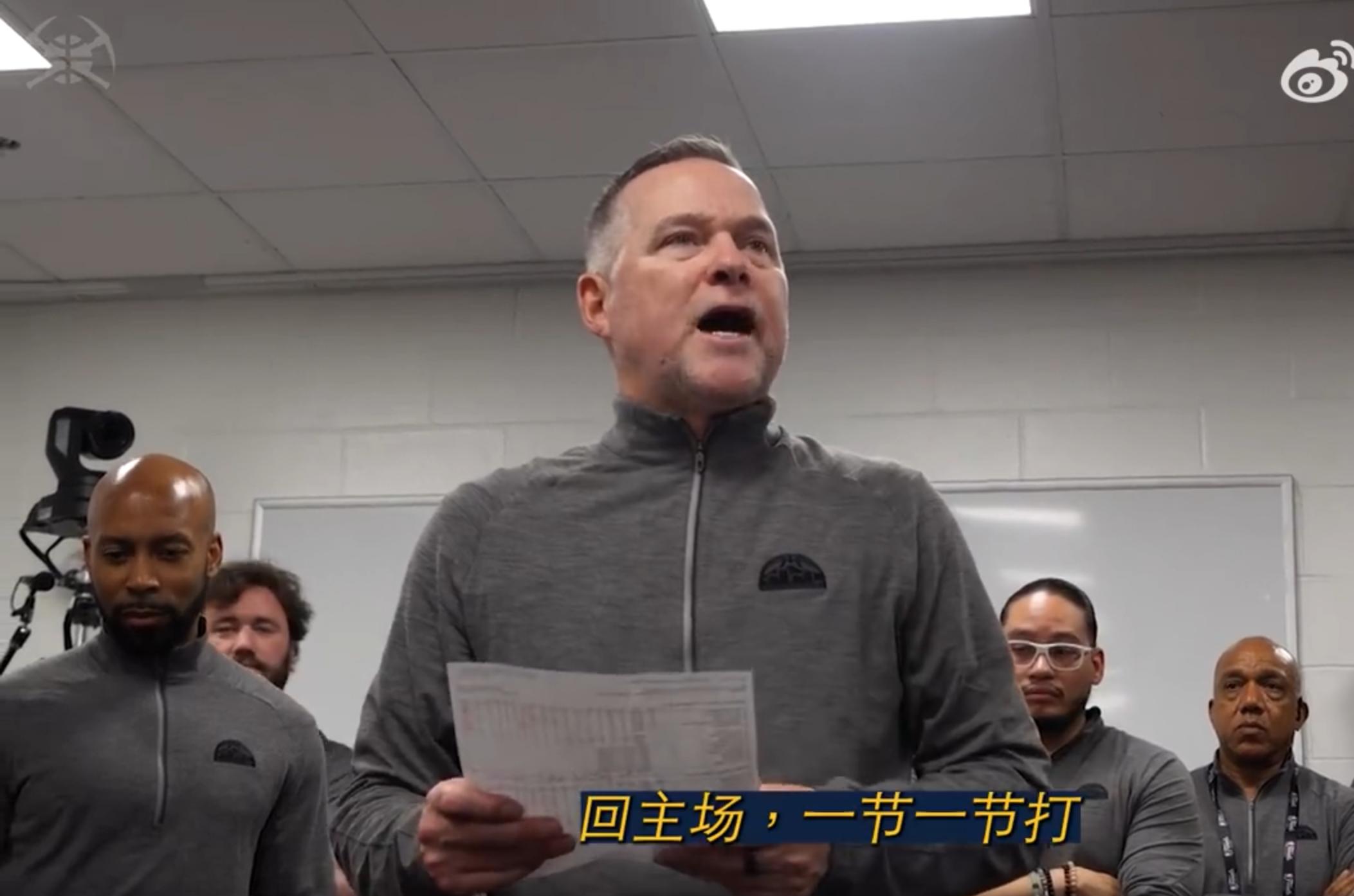 冷静!马龙3-1更衣室训话:没啥好庆祝的!大金链颁给约基奇:你3双呢