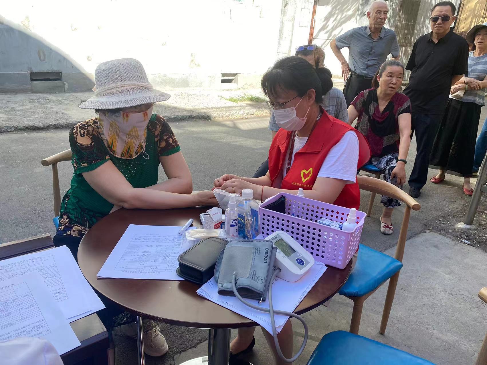 北京路街道养老服务中心联合四圣心源慢病中医院开展中医义诊活动