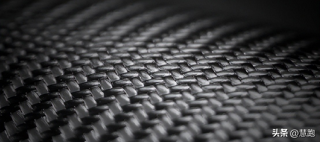 跑鞋科技的深度思考：没有碳板的跑鞋就过时落后了吗？