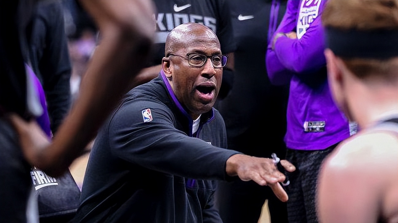 国王队主教练布朗执教勇士,勇士助教布朗成国王新主教练