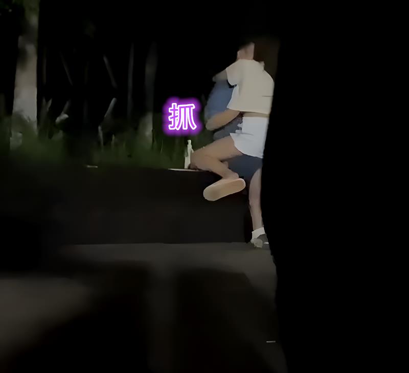 室友晚上连麦秀恩爱,舍友日常秀恩爱