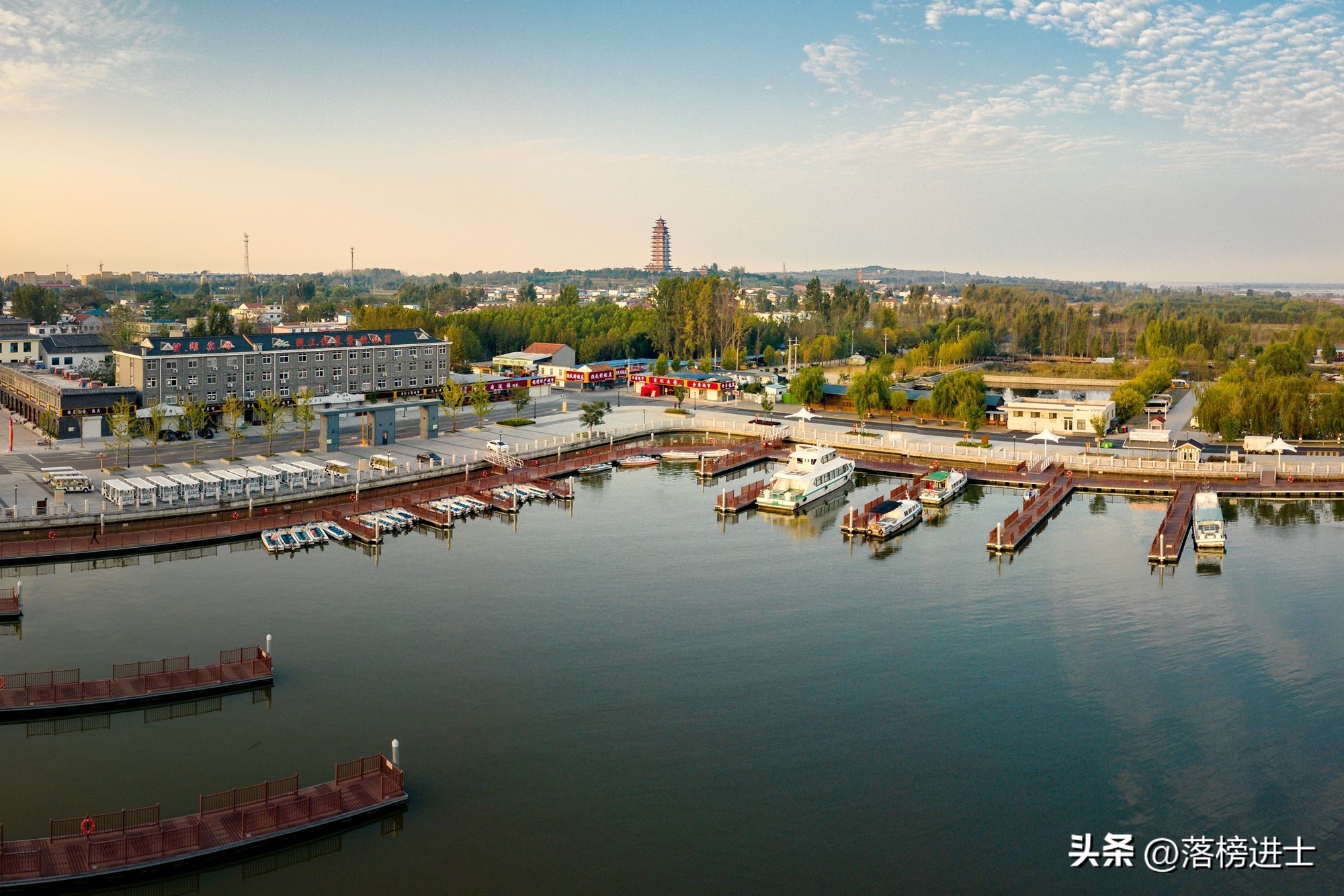 济宁微山湖旅游指南图高清,济宁微山湖包括哪几个湖