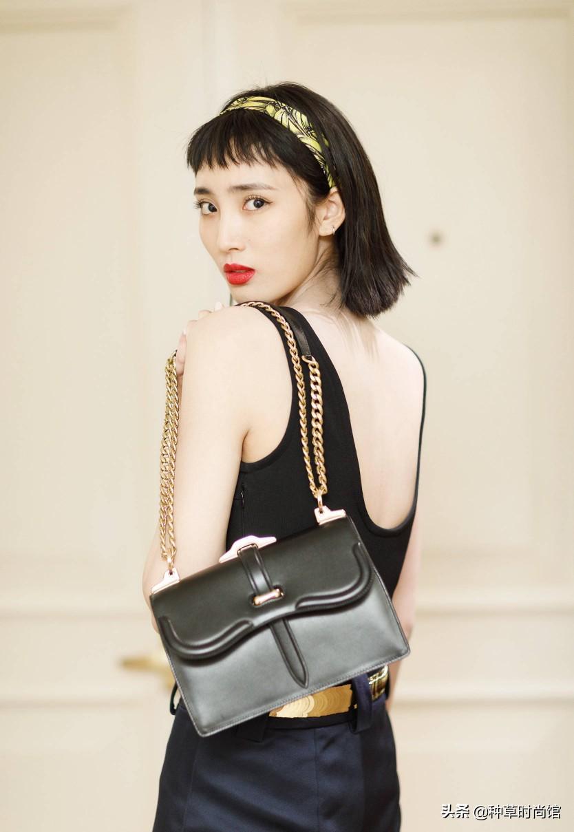 八字刘海怎么打理才不会显头秃,12岁圆脸头秃长发适合剪什么刘海