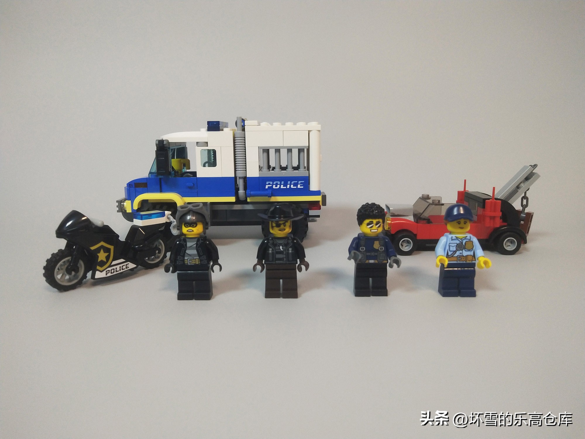 乐高押运警车,买乐高警察玩具视频