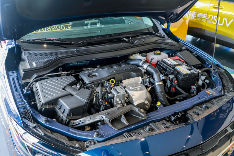 雪佛兰科鲁泽10万家轿天花板,雪佛兰科鲁泽20241.3t轻混什么意思