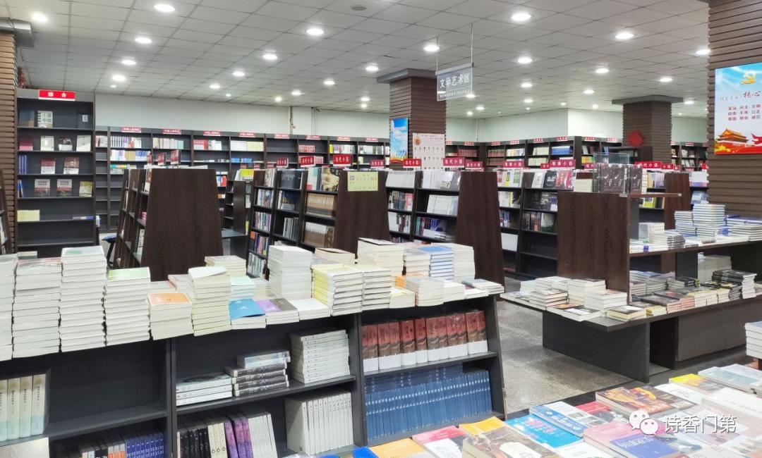 书店的坚守与情怀有错吗,书店坚守14年