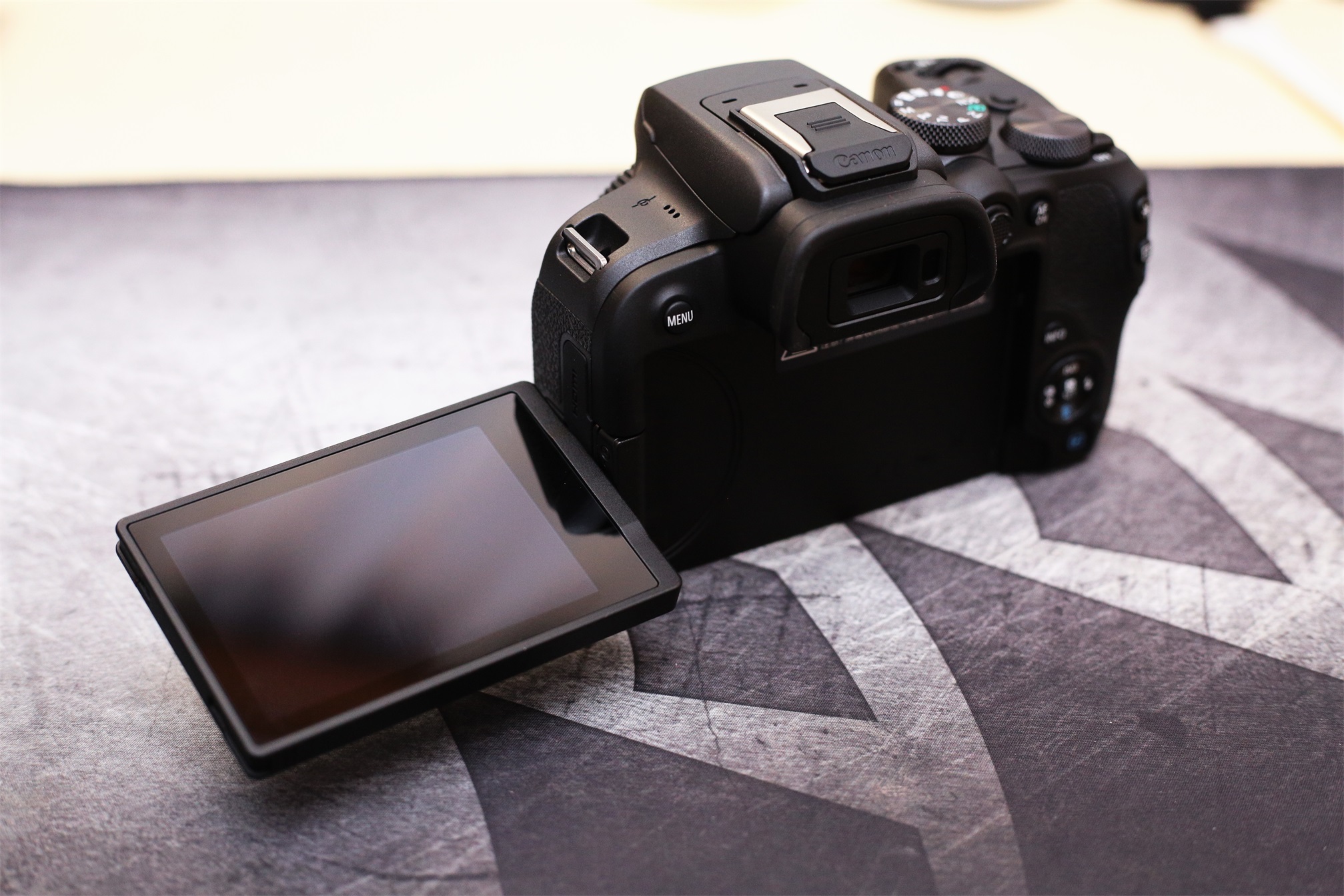 5d3跟r10拍照画质对比,佳能r10还是选择老款5d3