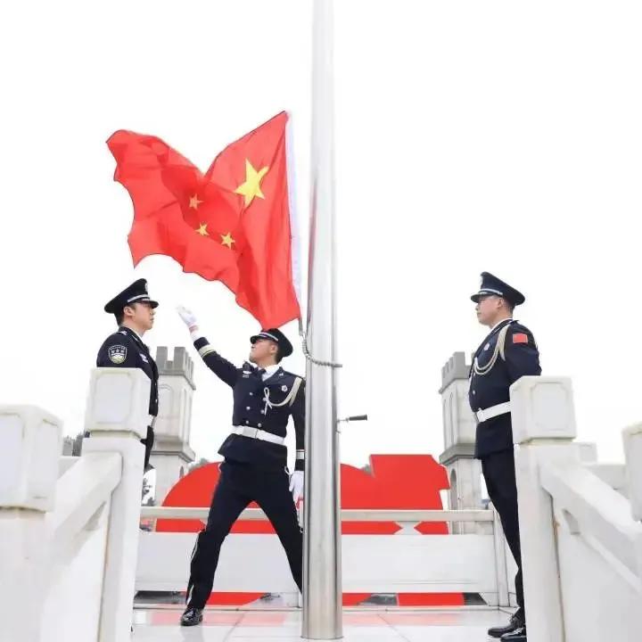 女警警服演变照片图片,最美警花警服图片